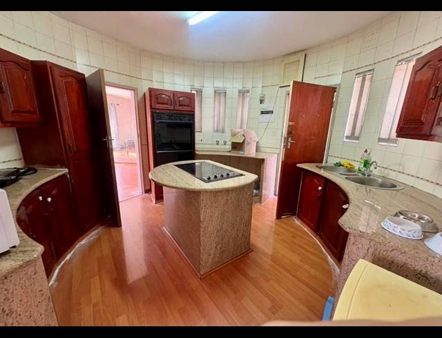 3 BEDROOM PROPERTY TO RENT IN CORLETT GARDENS